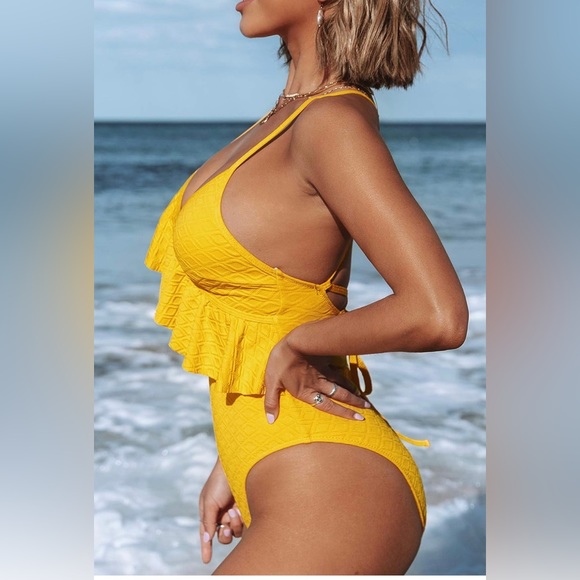 CUPSHE Textured One Piece, Ruffles and Lace-Up Back, Size Large - Picture 7 of 7